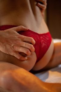 je le trompe avec mon voisin